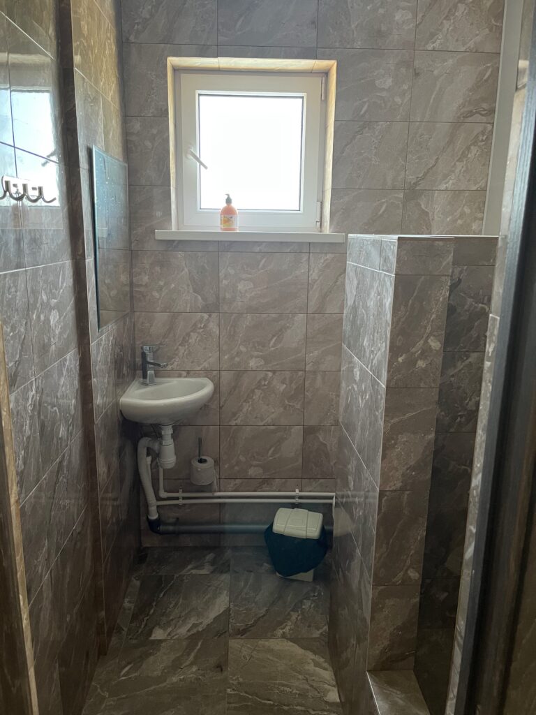 Автобусные туры к морю из Тулы в Джемете гостевой дом Yanina House санузел 1