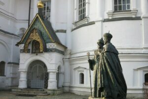 Автобусом из Тулы в Москву Новоспасский монастырь Усыпальница Романовых