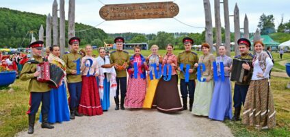 Автобусом из Тулы в Венёв Двенадцать ключей Фольклорный фестиваль у Святого источника