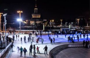 Автобусом на Новый год из Тулы в Москву Главный каток страны на ВДНХ
