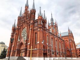 Автобусом из Тулы в Москву Собор Непорочного Зачатия Лютеранская Кирха Англиканская церковь Усадьба Михалково